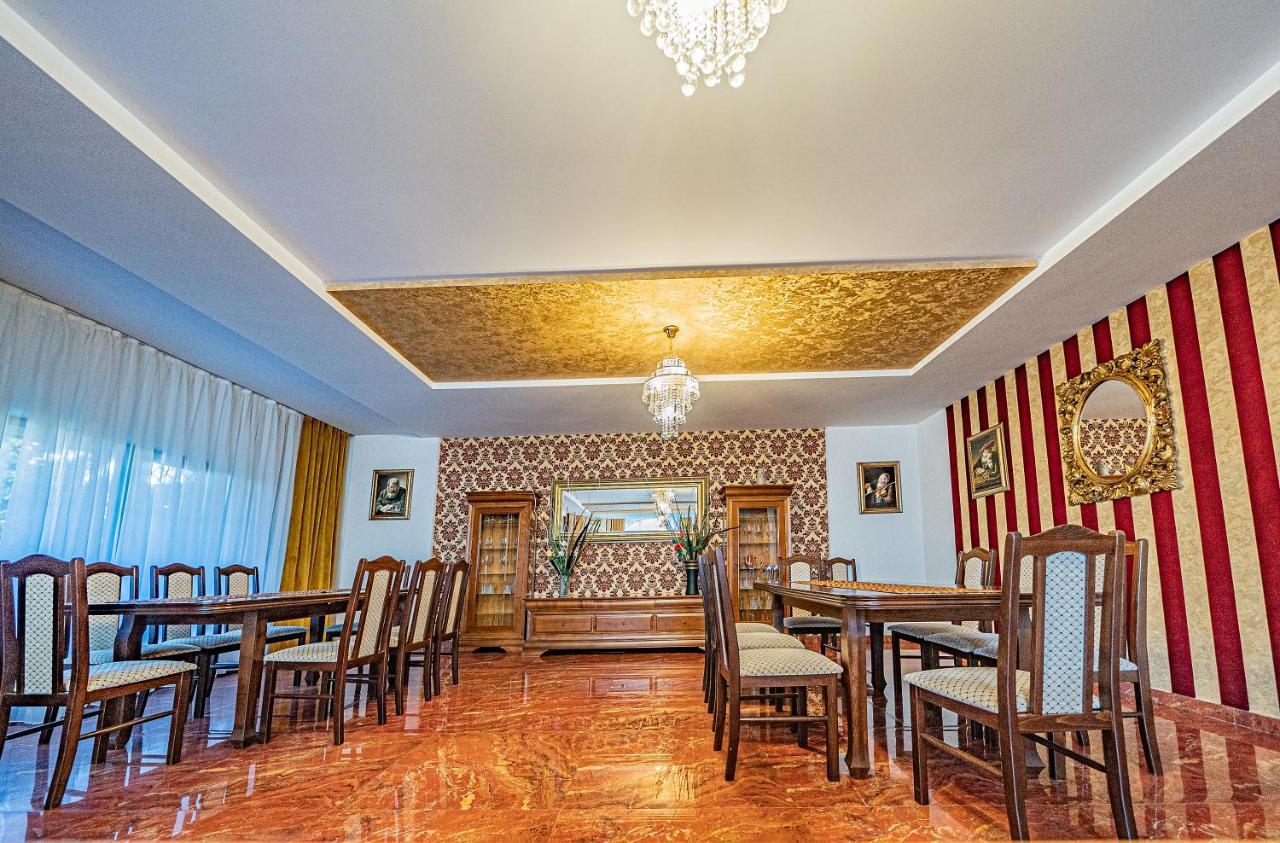 Hotel Pension Onix Vienna Airport Maria Ellend Esterno foto