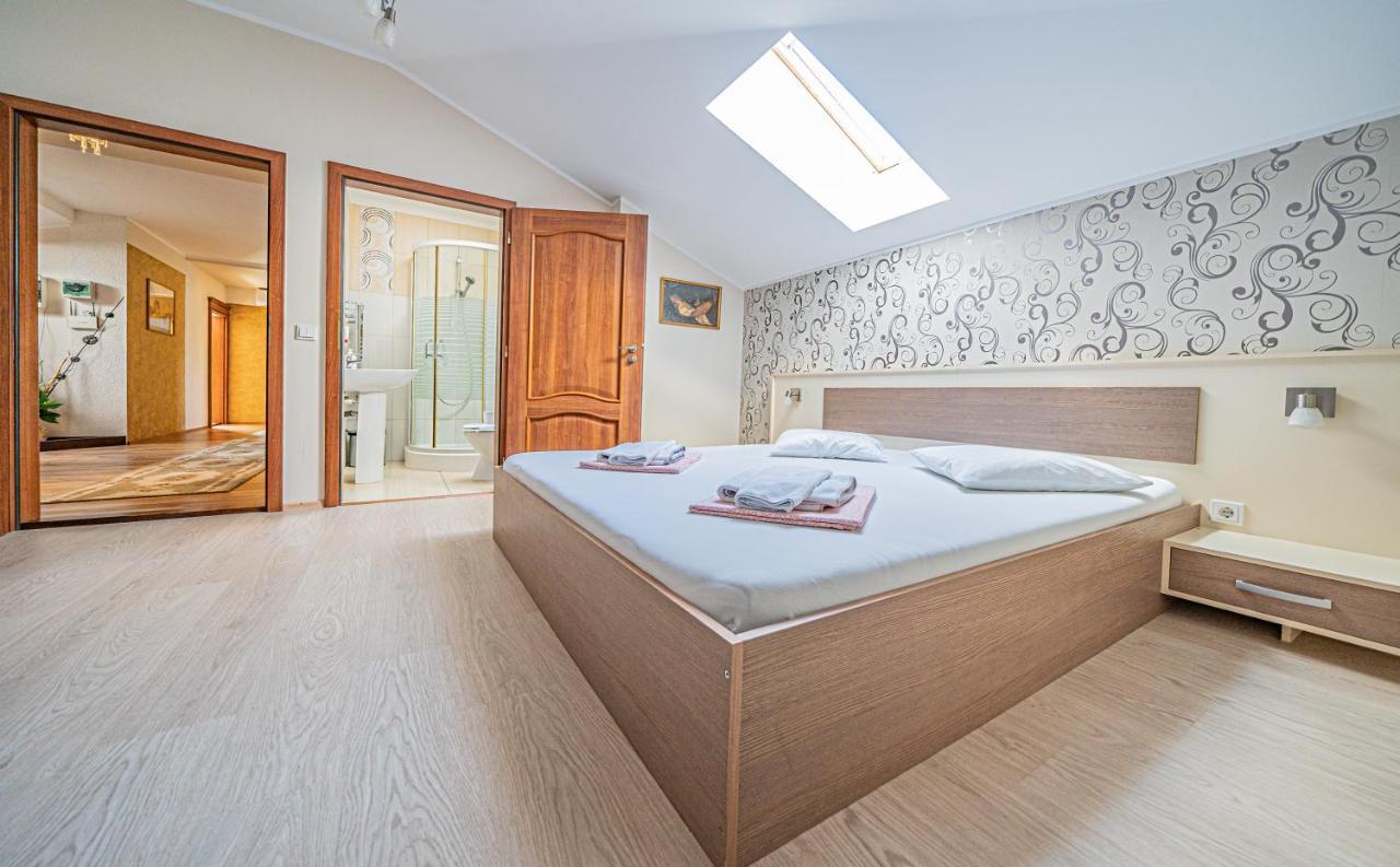 Hotel Pension Onix Vienna Airport Maria Ellend Esterno foto