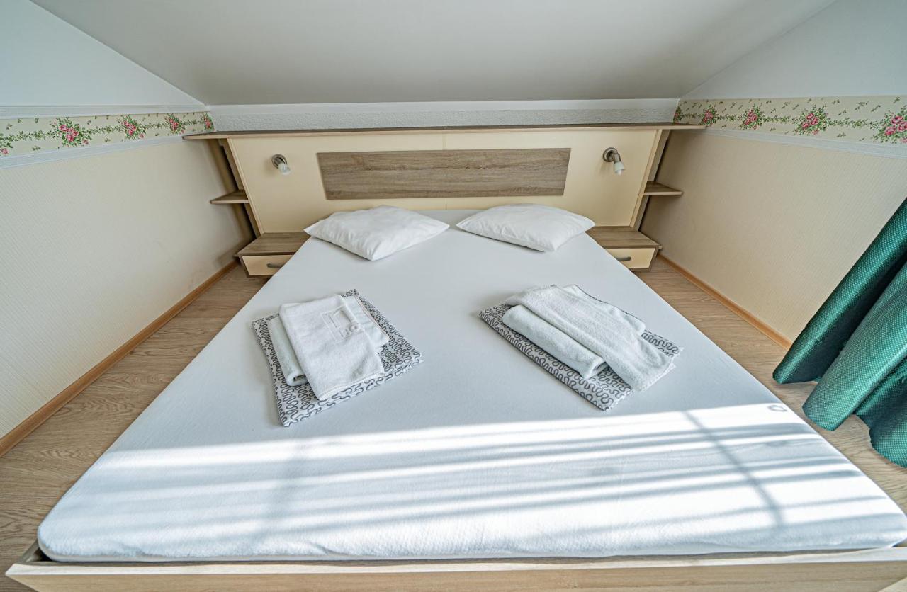 Hotel Pension Onix Vienna Airport Maria Ellend Esterno foto