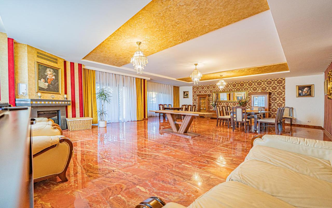 Hotel Pension Onix Vienna Airport Maria Ellend Esterno foto